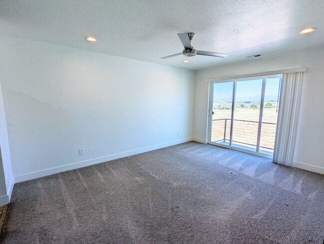 Building Photo - 566 Lewski Ln