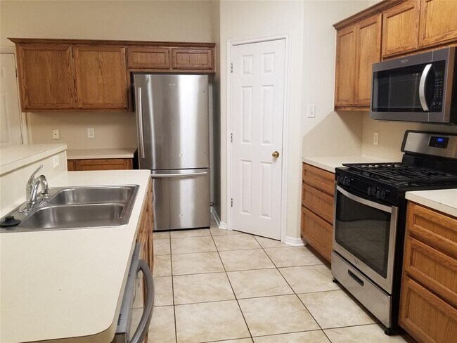Building Photo - 2928 Thrushwood Dr