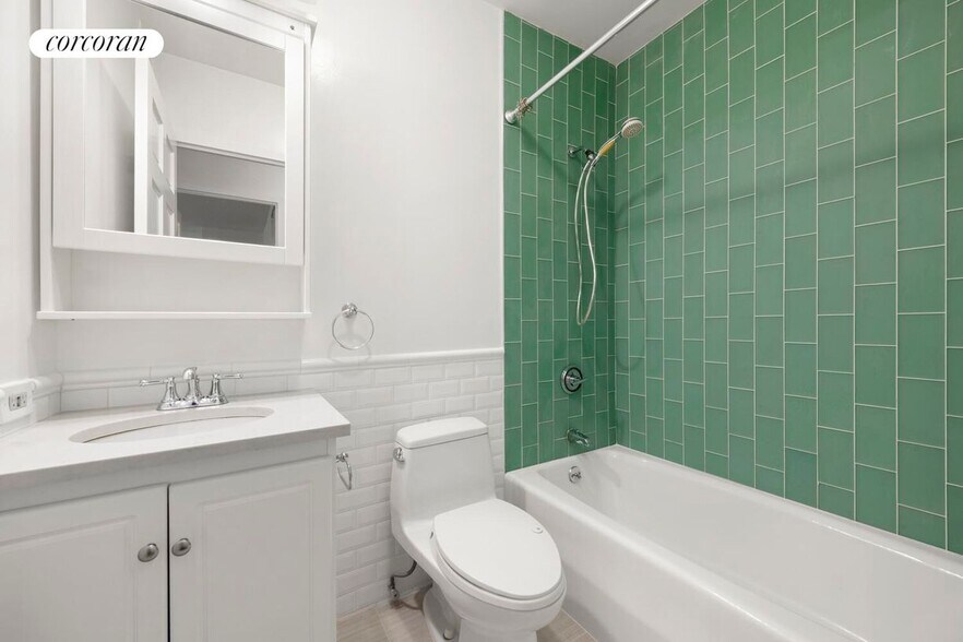 Building Photo - 240 E 47th St
