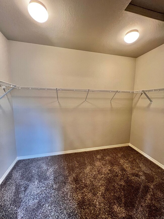 Building Photo - Beautiful 3 bed, 3 bath Townhome in West W...