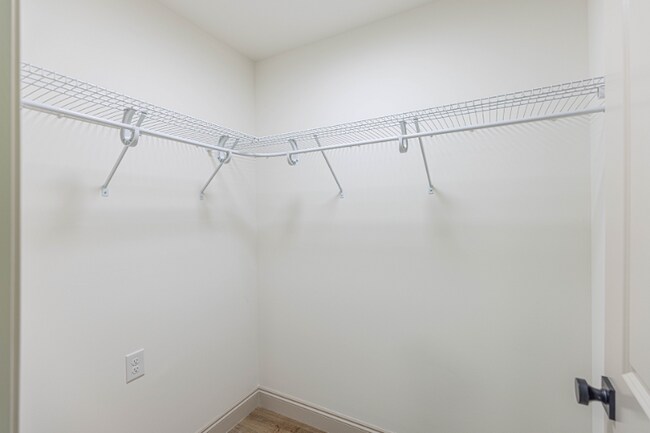 Building Photo - 102 Lois Pl