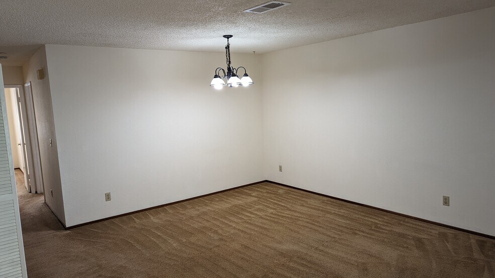 dining room - 606 San Conrado Ter