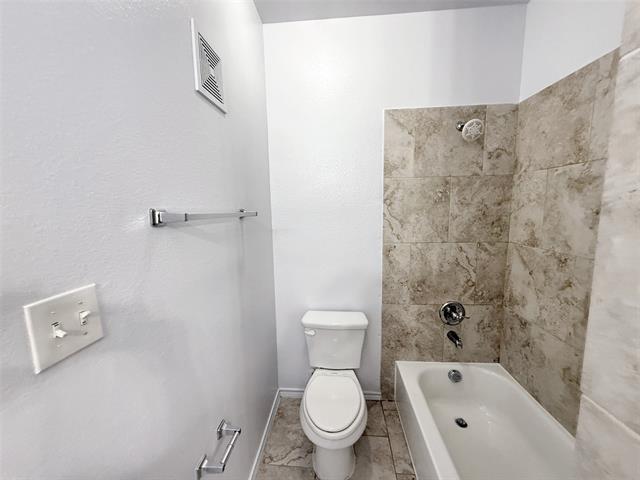 Building Photo - 512 E Hazelwood St