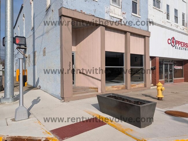 Building Photo - 302 N Meridian St