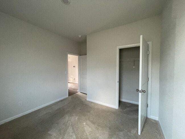 Building Photo - 4 Bed, 2 Bath New Build