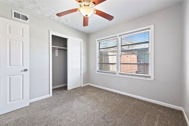 Building Photo - 322 24th Ave N