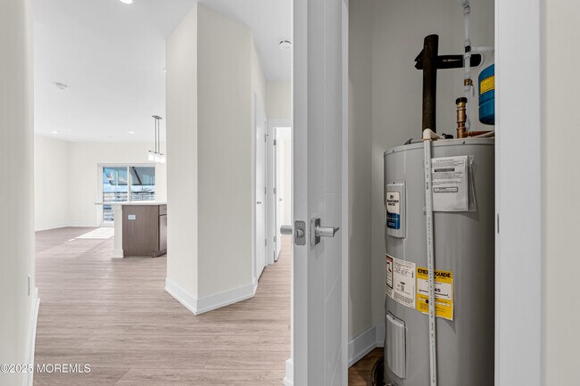 Building Photo - 19 Carr Ave