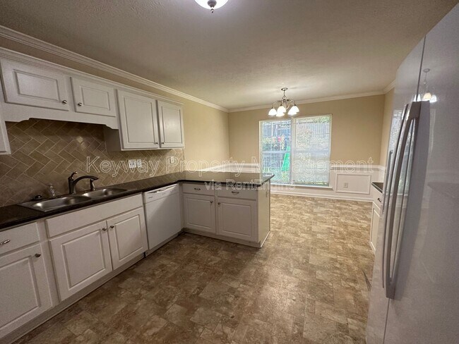 Building Photo - 2136 Sylvan Lake Dr