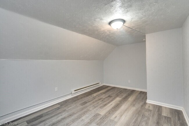 Building Photo - 9809 Way Ave