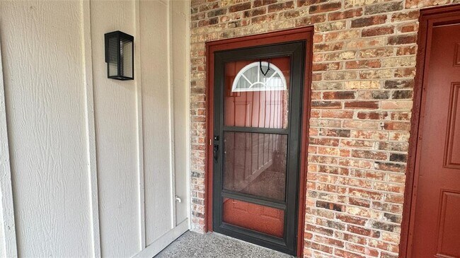 Building Photo - 8903 Trone Cir