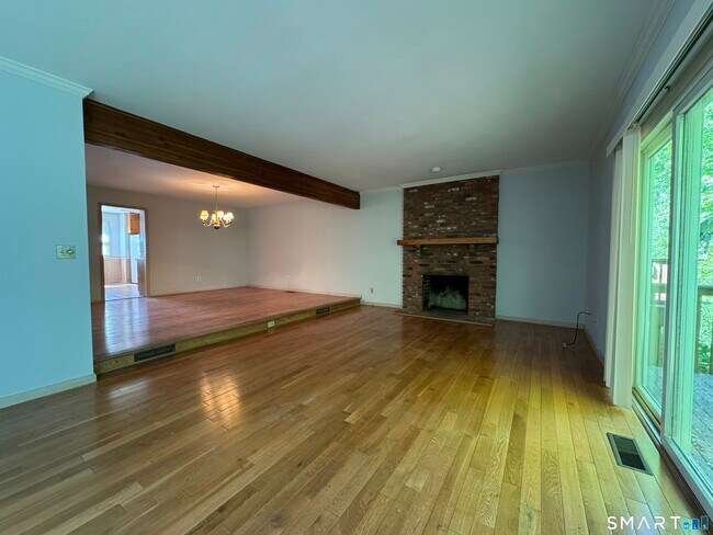 Building Photo - 223 Deer Run