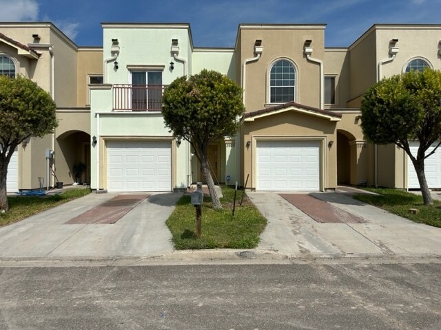 Building Photo - 3820 W Daffodil Ave