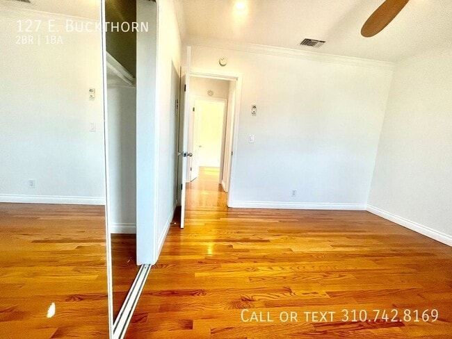 Building Photo - 127 E. Buckthorn-