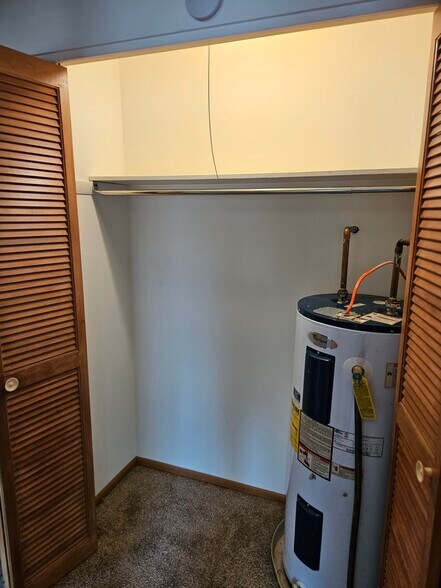 Building Photo - 158 Hillcrest Ave