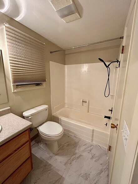 Building Photo - 1705 Alder Dr