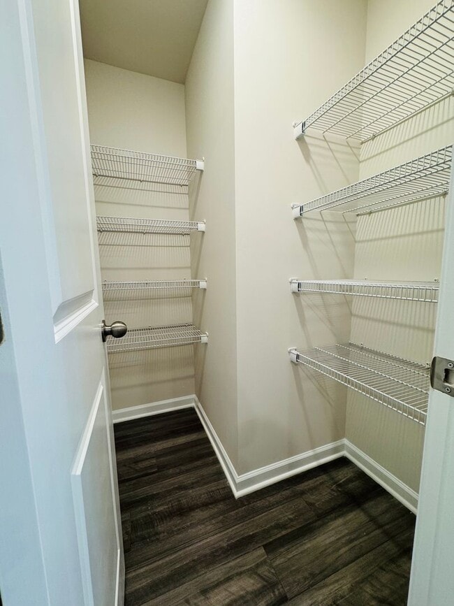 Building Photo - Move In Ready 5BR/2.5BA Home located near UNCC!