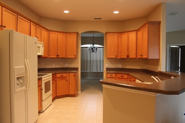 Building Photo - 3587 Somerset Cir
