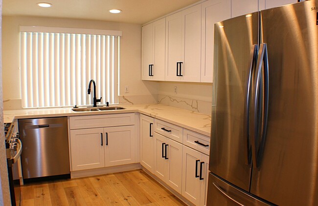 Building Photo - Newly Updated 4 bedroom home for Rent.