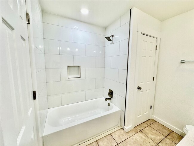 Building Photo - 3513 W Wood St