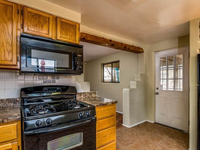 Building Photo - Charming two bedroom home