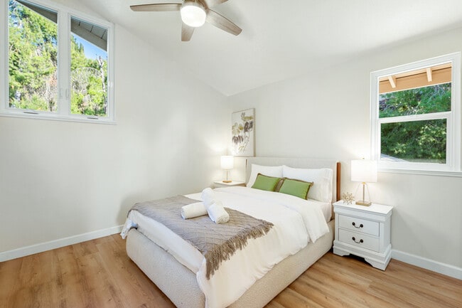 Building Photo - 10961 Limetree Dr