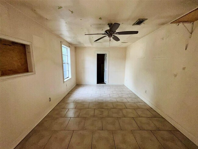 Building Photo - 6507 Longview St