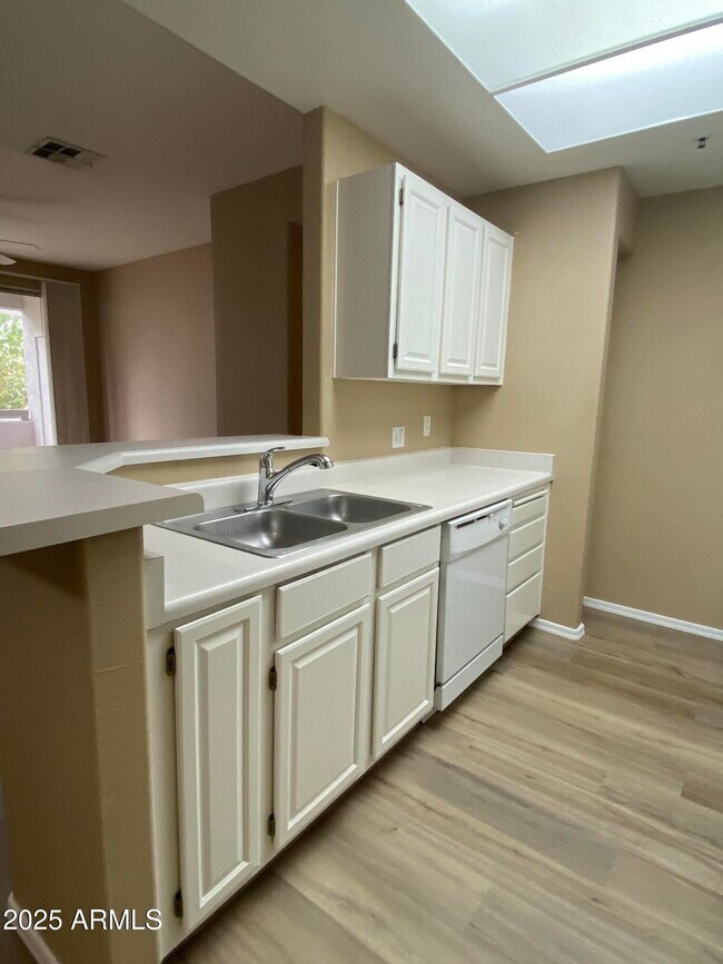 Building Photo - 11375 E Sahuaro Dr