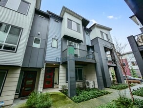 Building Photo - 3 Bed and 3.5 Bath Beautiful  Modern Townhome is Available for Rent!