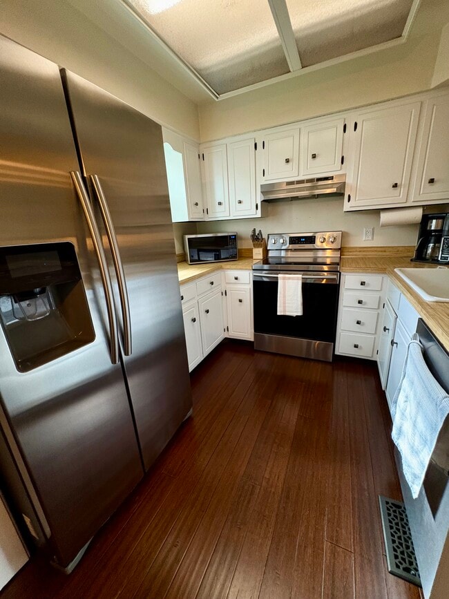 Building Photo - 5064 English Village Dr