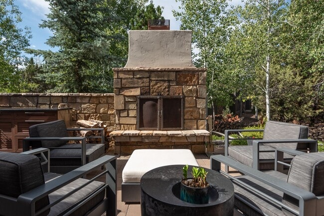 Building Photo - Stunning Furnished Estate in Pronghorn