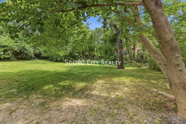 Building Photo - 113 Neese Dr