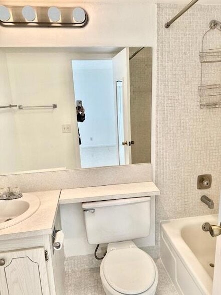 Building Photo - 55 Fanshaw B