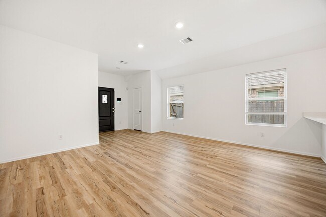 Building Photo - 3014 Wedgewood Cv Wy