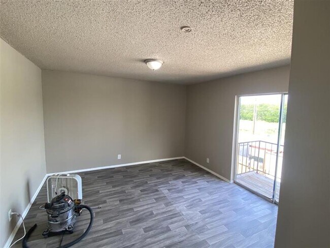 Building Photo - 1208 Churing Dr