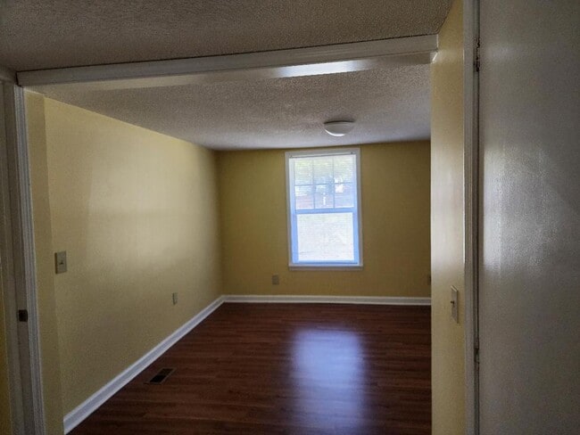 Building Photo - LOVE SIZE!