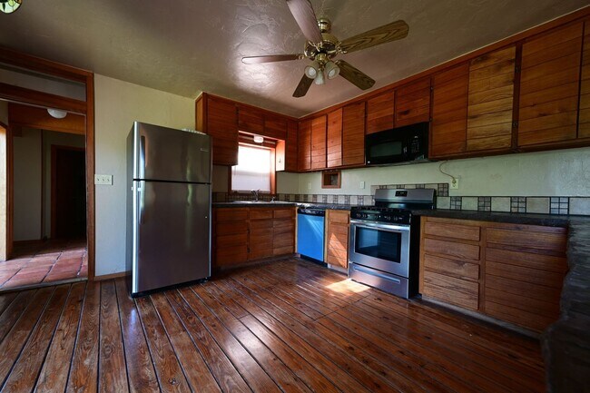 Building Photo - (4) Bed/(2) Bath SE Norman! Country Living!