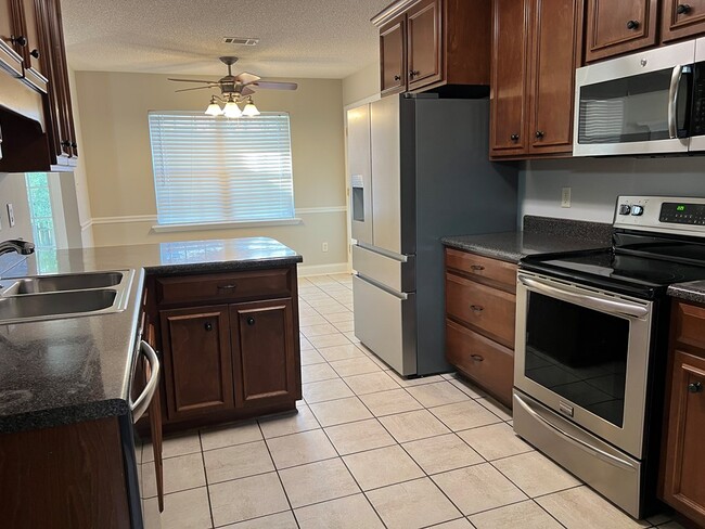 Building Photo - 112 Oakwood Ct