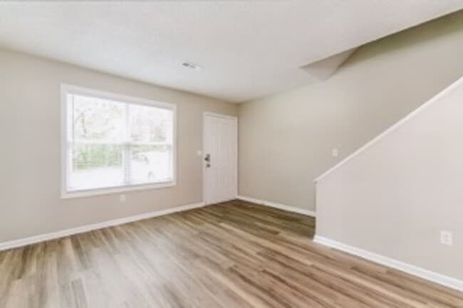 Building Photo - 2 bedroom / 1.5 Townhome in West Ashley