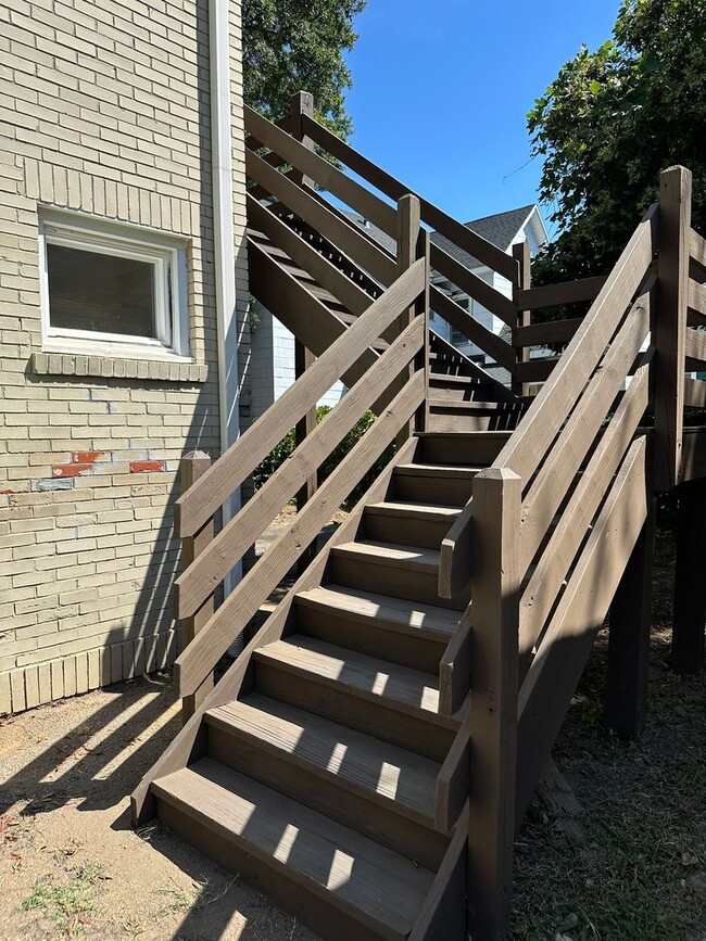 Building Photo - 35 Perry Ave