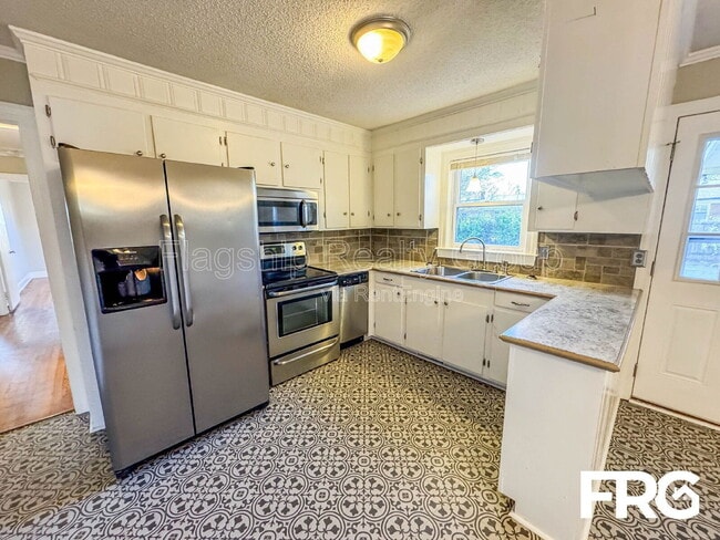 Building Photo - 113 Belmont Dr