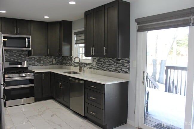 Building Photo - 83 Pheasant Run