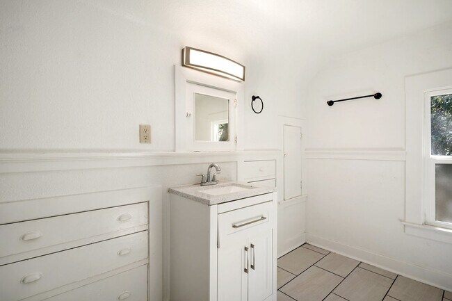 Building Photo - 6843 Santa Lucia Rd