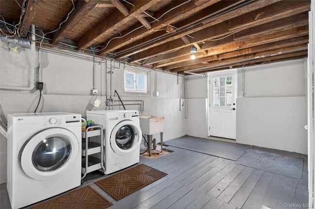 Building Photo - 3 Woodmere Ln