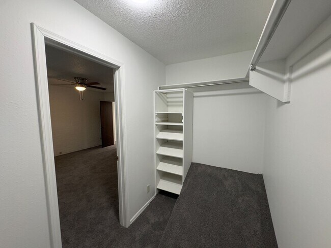 Building Photo - $500 OFF MOVE IN SPECIAL | Cozy Townhome in Quail Creek 2/2.5/2 Car Garage