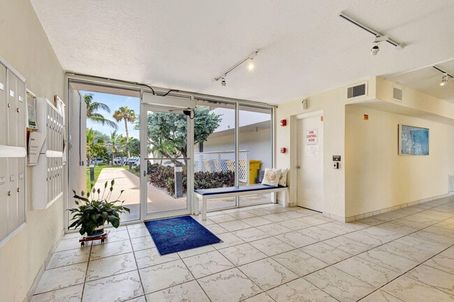 Building Photo - 3640 N Ocean Dr