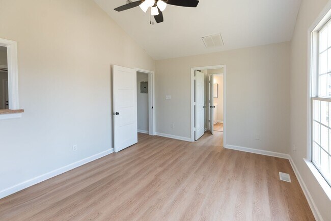 Building Photo - Updated 3 Bed 2 Bath Home in Greensboro