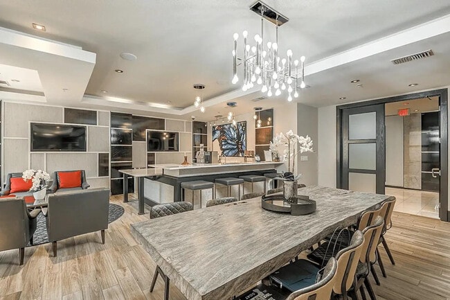 Building Photo - 238 S West St