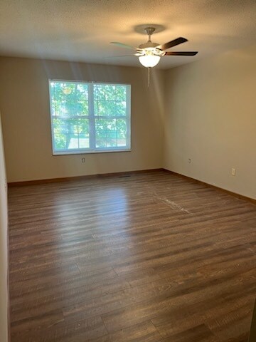 Building Photo - 123 Legend Ct