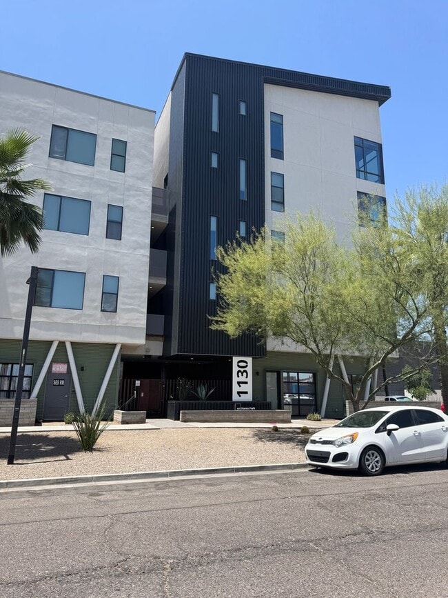 Building Photo - LUXURY CONDO IN DOWNTOWN PHOENIX