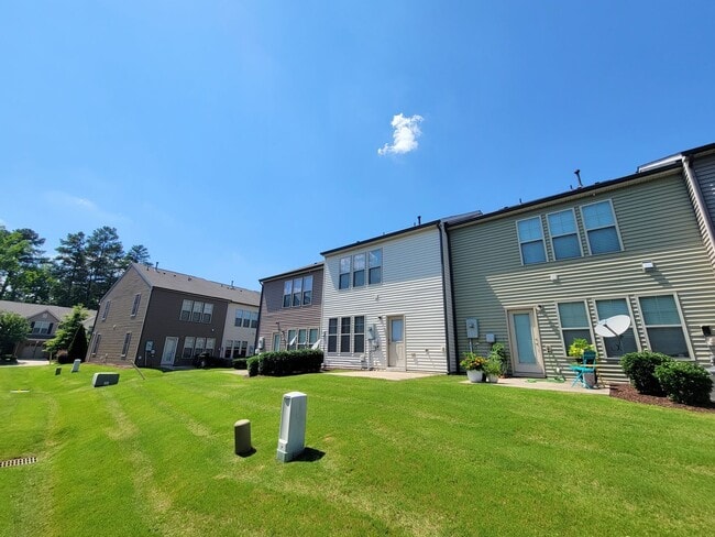 Building Photo - 104 Brier Crossings Loop